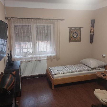 Feher Galamb Apartman Gyál Exterior photo
